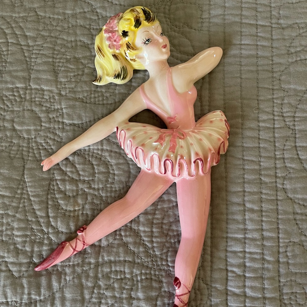 Vintage Pair of Lefton Ceramic Wall Hanging Ballerinas - Picture 2 of 9